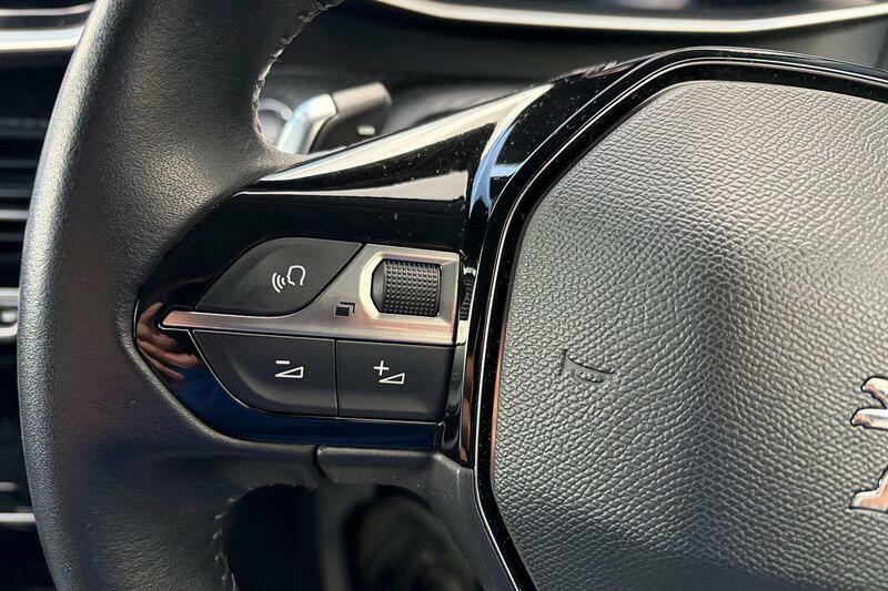 Peugeot 208 Puretech Allure Hatchback Black #11