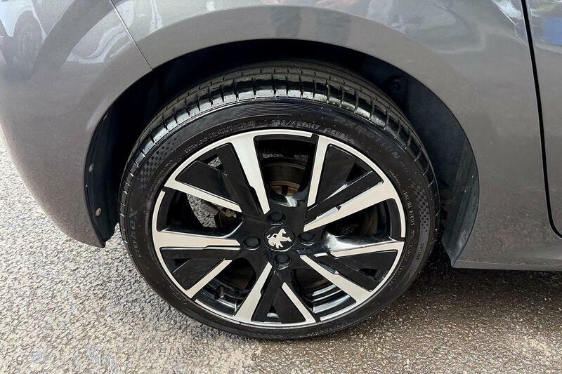 Peugeot 208 Puretech Allure Hatchback Black #18