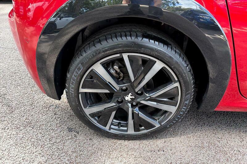 Peugeot 208 1.2 Puretech Active Premium Black #8