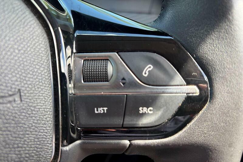 Peugeot 208 1.2 Puretech Active Yellow #10