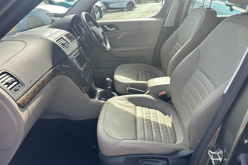 Skoda Yeti 1.6 Tdi Greenline II Elegance Euro 5 Ss Green #2