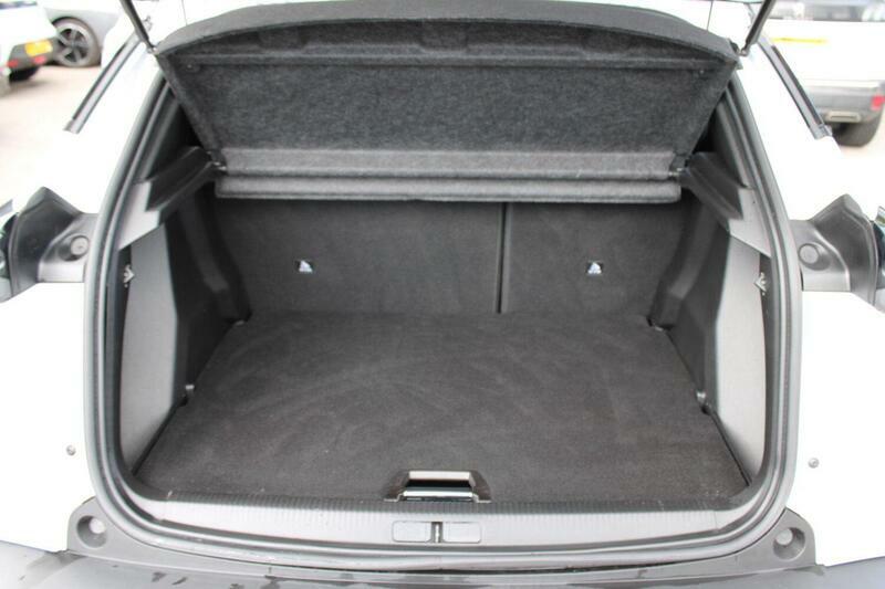 Peugeot 2008 1.2 Puretech Active White #23