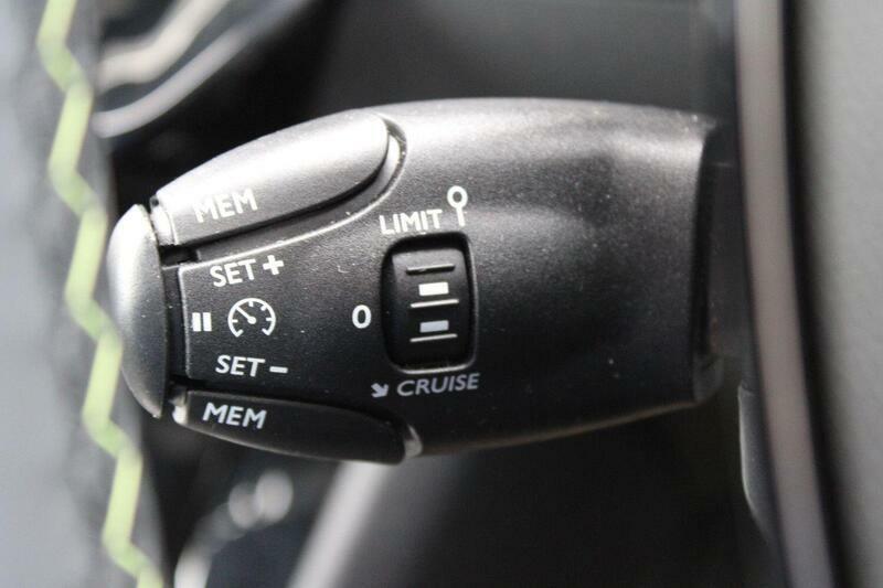 Peugeot 2008 1.2 Puretech Active White #13