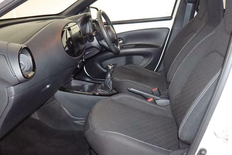 Toyota Aygo X 1.0 Vvt-i Edge Euro 6 Ss White #2