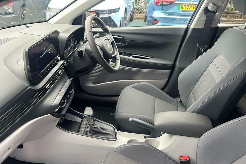 Hyundai Bayon 1.0 T-gdi Tech Line Dct Euro 6 Ss Black #2