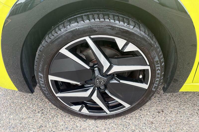 Peugeot 208 1.2 Puretech 100 Allure Black #13