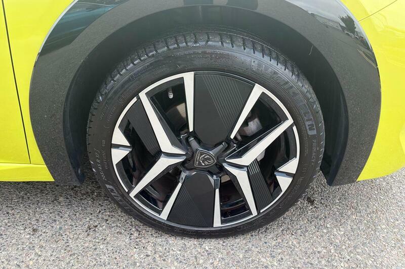 Peugeot 208 1.2 Puretech 100 Allure Black #14