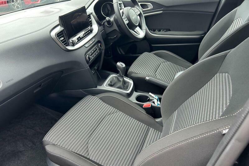 Kia Ceed 1.5 T-gdi 2 Sportswagon Euro 6 Ss Black #2