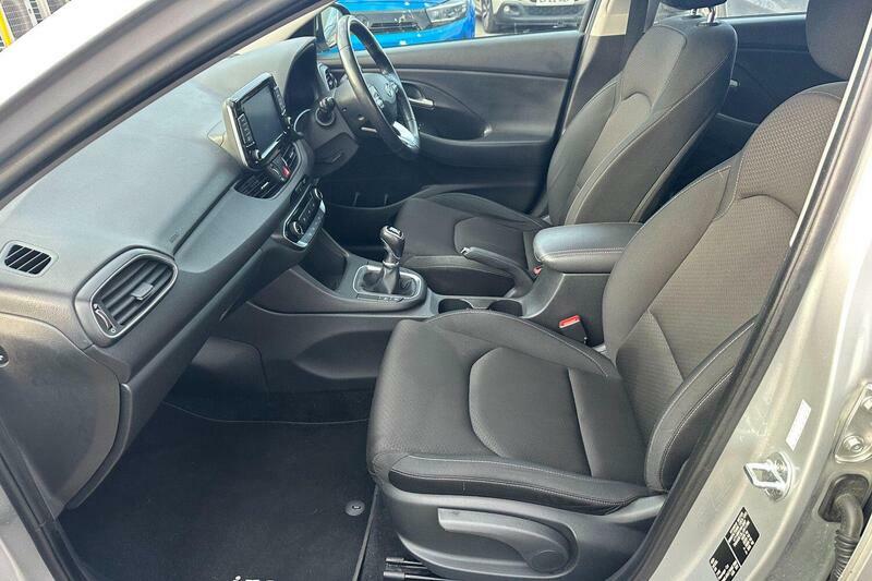 Hyundai I30 1.4 T-gdi Blue Drive Se Nav Euro 6 Ss Silver #2