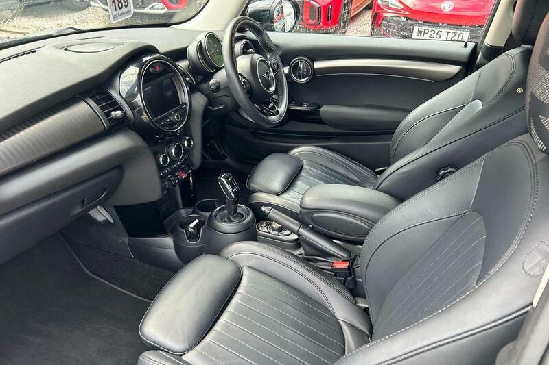 Mini Hatch 1.5 Cooper Exclusive Steptronic Euro 6 Ss Grey #2