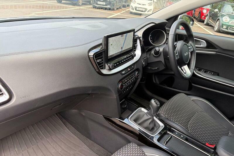 Kia Ceed 1.5 T-gdi 3 Sportswagon Euro 6 Ss Silver #2