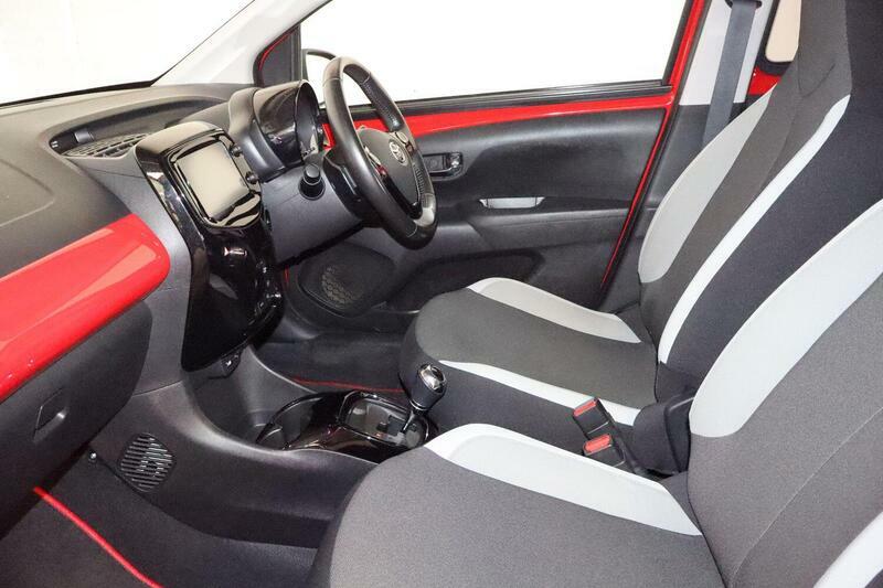 Toyota Aygo 1.0 Vvt-i X-style X-shift Euro 6 Red #2