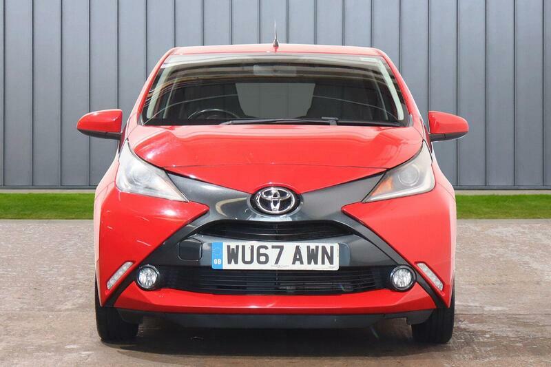 Toyota Aygo 1.0 Vvt-i X-style X-shift Euro 6 Red #3