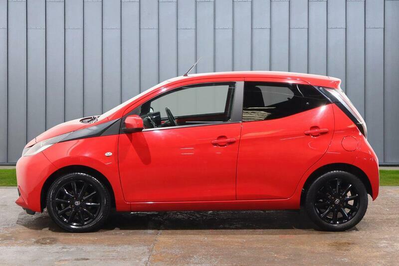 Toyota Aygo 1.0 Vvt-i X-style X-shift Euro 6 Red #6