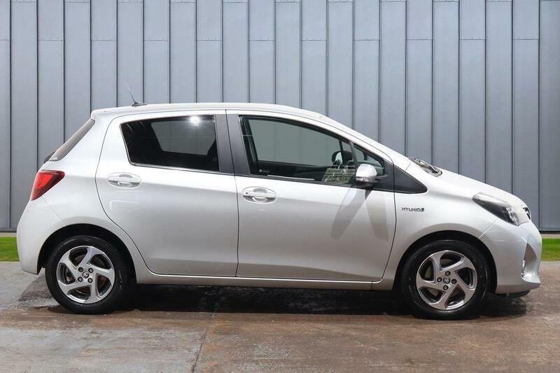 Toyota Yaris 1.5 Hybrid Icon Grey #8