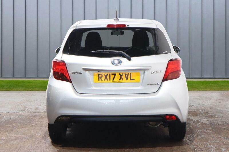 Toyota Yaris 1.5 Hybrid Icon Grey #7