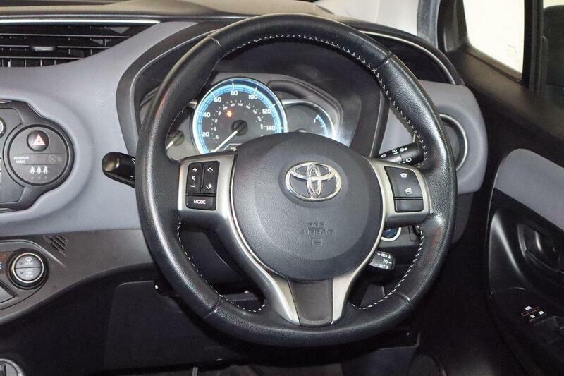 Toyota Yaris 1.5 Hybrid Icon Grey #19