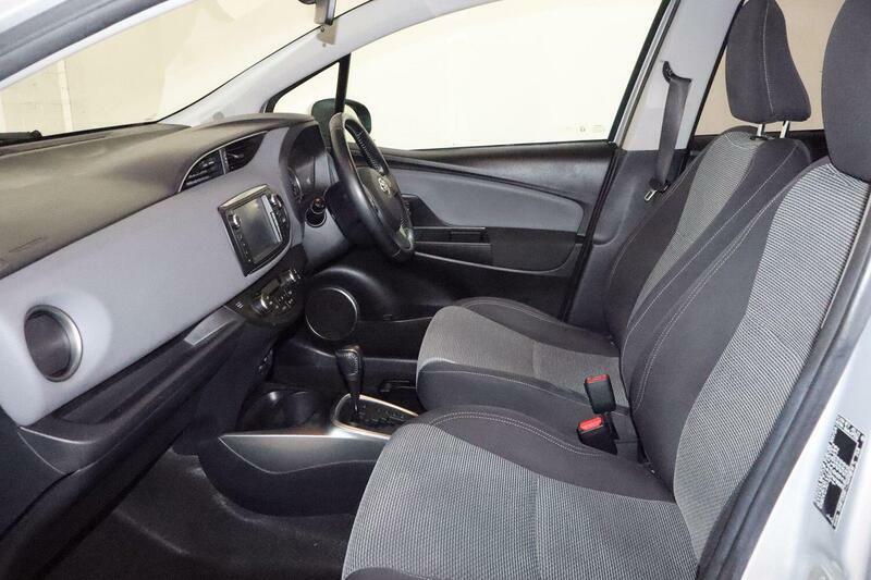 Toyota Yaris 1.5 Vvt-h Icon E-cvt Euro 6 Ss Silver #2