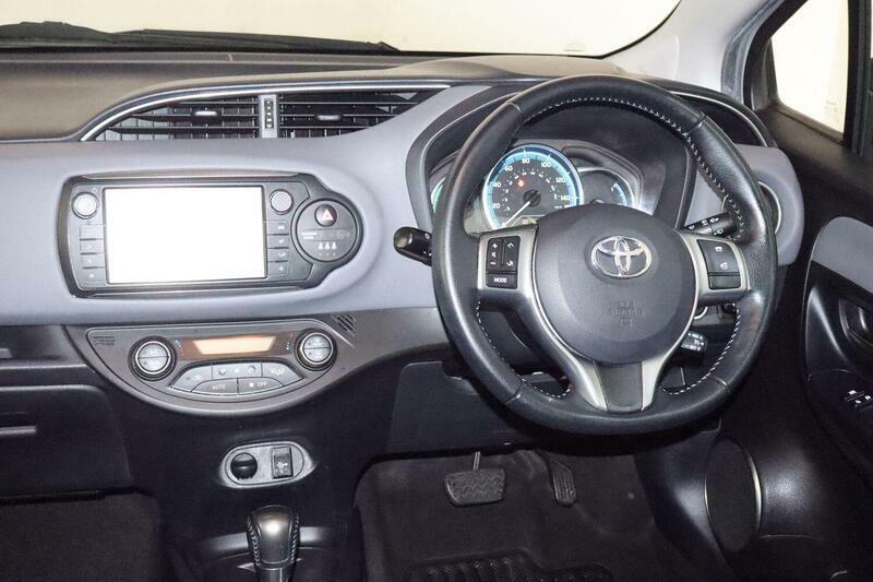 Toyota Yaris 1.5 Hybrid Icon Grey #11