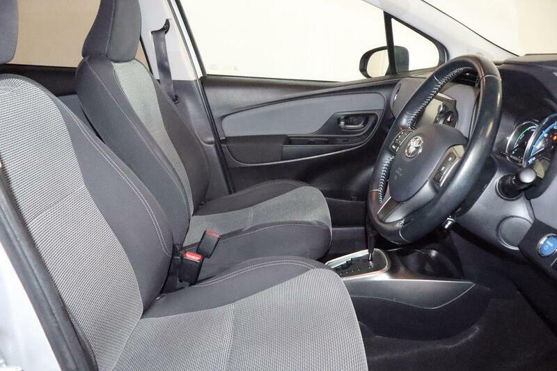 Toyota Yaris 1.5 Hybrid Icon Grey #12