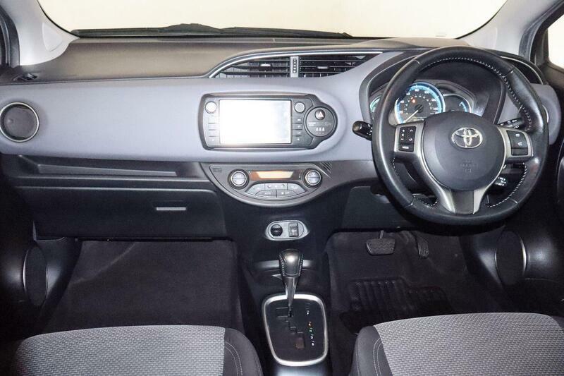 Toyota Yaris 1.5 Hybrid Icon Grey #10