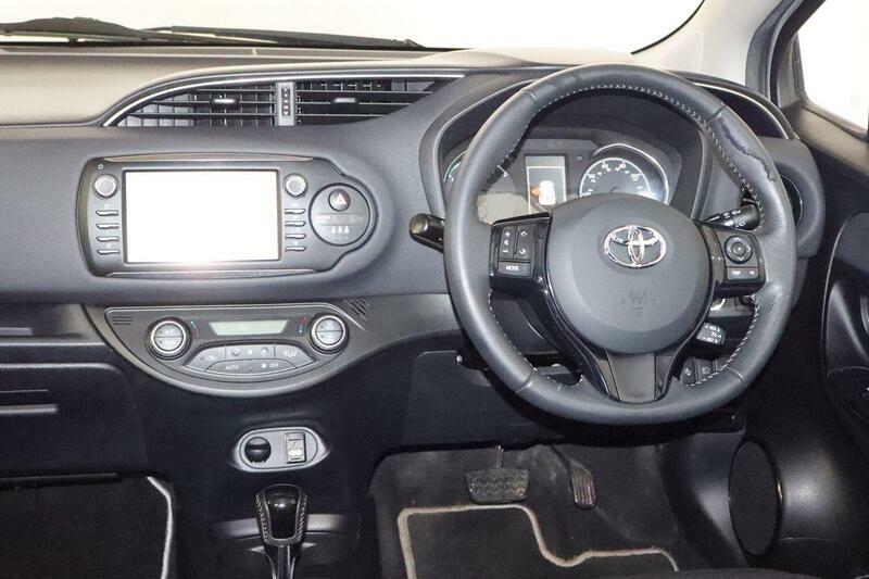 Toyota Yaris Vvt-i Icon Tech Red #11