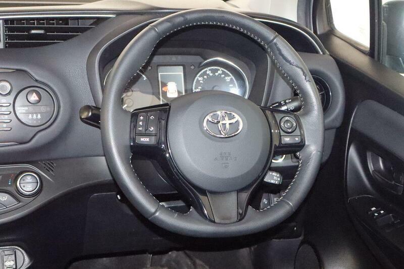 Toyota Yaris Vvt-i Icon Tech Red #19