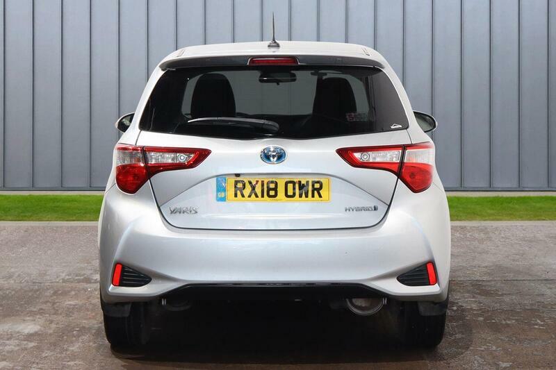 Toyota Yaris Vvt-i Icon Tech Red #7