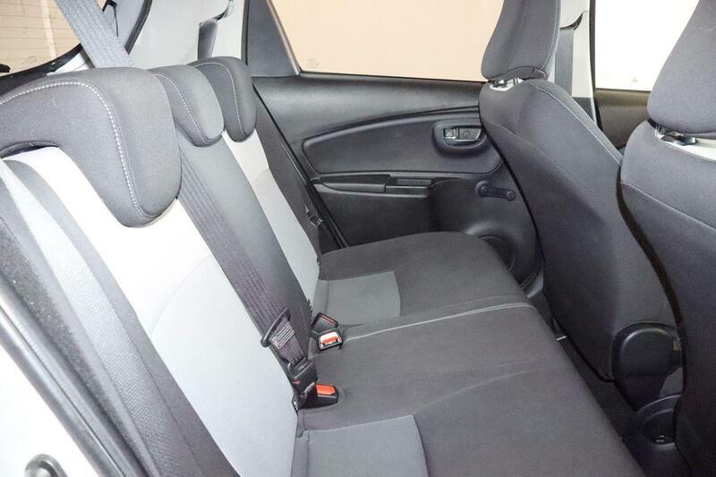 Toyota Yaris Vvt-i Icon Tech Red #14