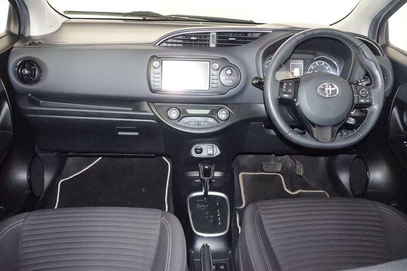 Toyota Yaris Vvt-i Icon Tech Red #10