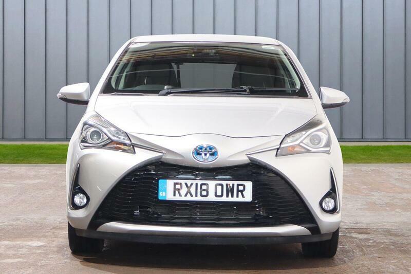 Toyota Yaris 1.5 Vvt-h Design E-cvt Euro 6 Ss Silver #3