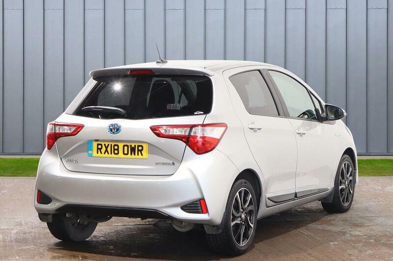 Toyota Yaris Vvt-i Icon Tech Red #9