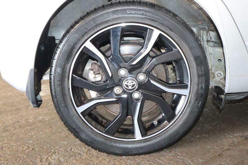 Toyota Yaris Vvt-i Icon Tech Red #15