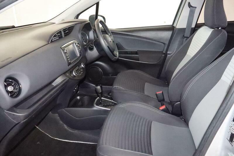 Toyota Yaris 1.5 Vvt-h Design E-cvt Euro 6 Ss Silver #2