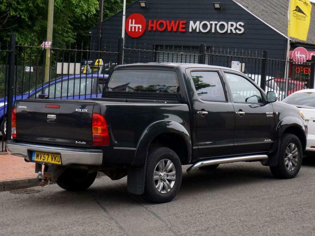 Toyota HILUX 3.0 D-4d Invincible Pickup 4Wd Black #2