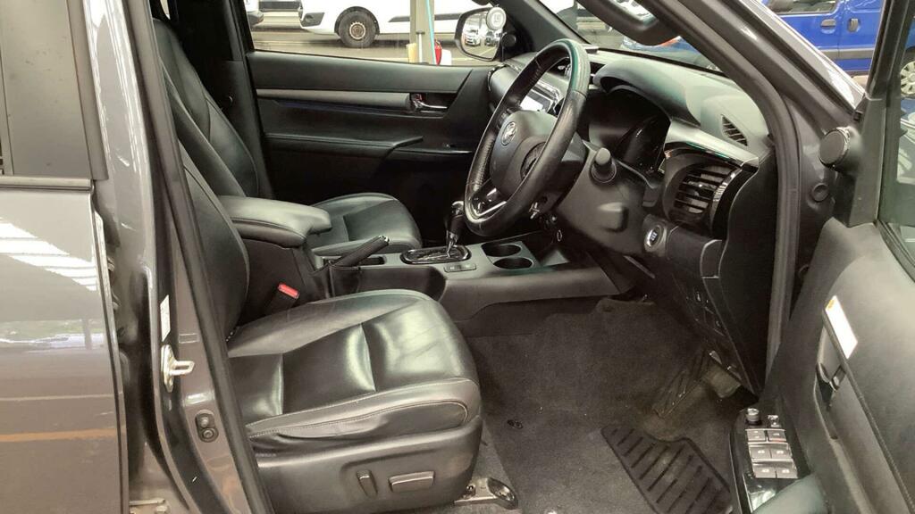 Toyota HILUX Invincible X Grey #5