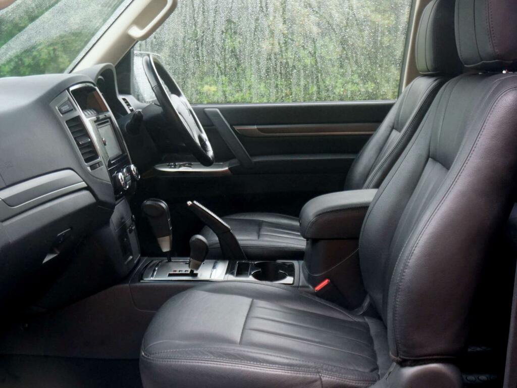 Mitsubishi Shogun Warrior Black #3