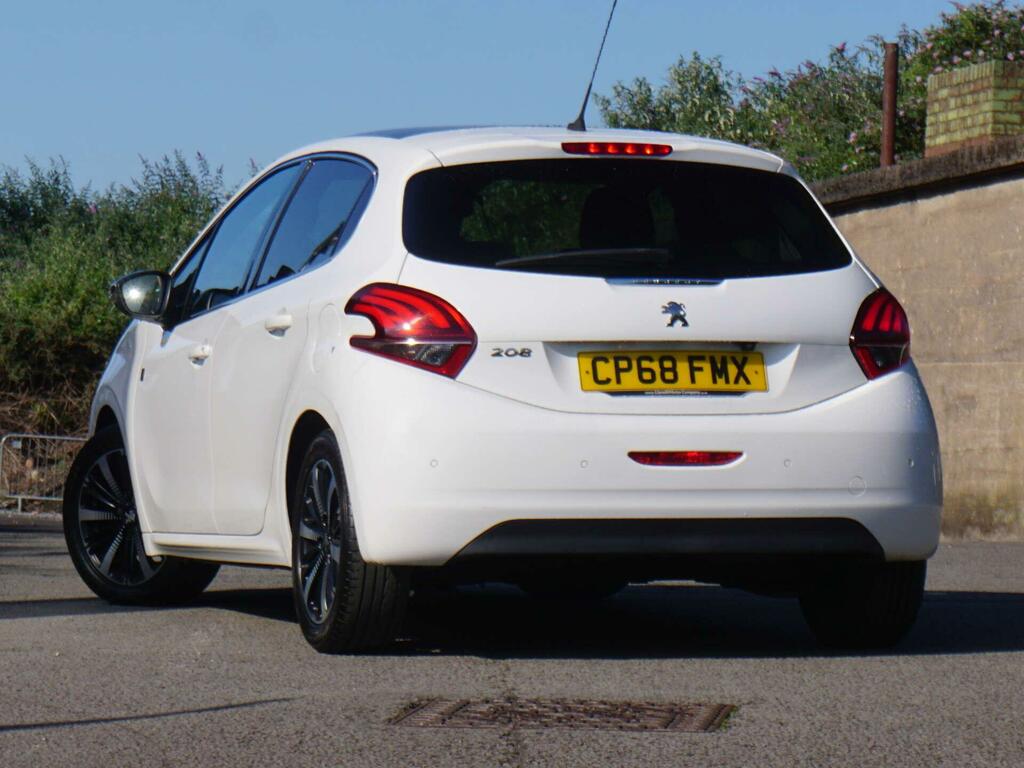 Peugeot 208 Tech Edition White #2