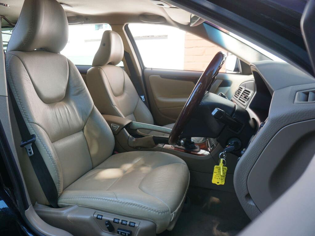 Volvo XC70 2.4 D5 Se Geartronic 185 Gold #9