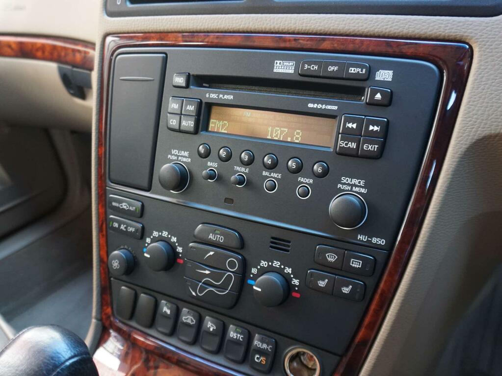 Volvo XC70 2.4 D5 Se Geartronic 185 Gold #8