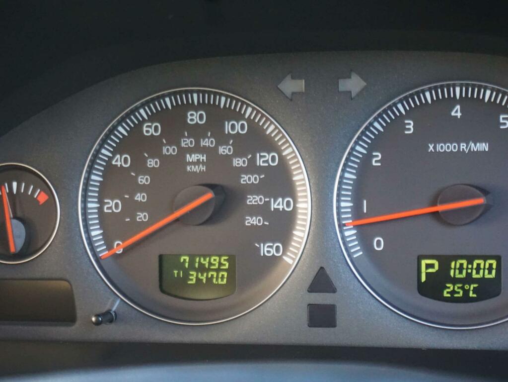Volvo XC70 2.4 D5 Se Geartronic 185 Gold #7