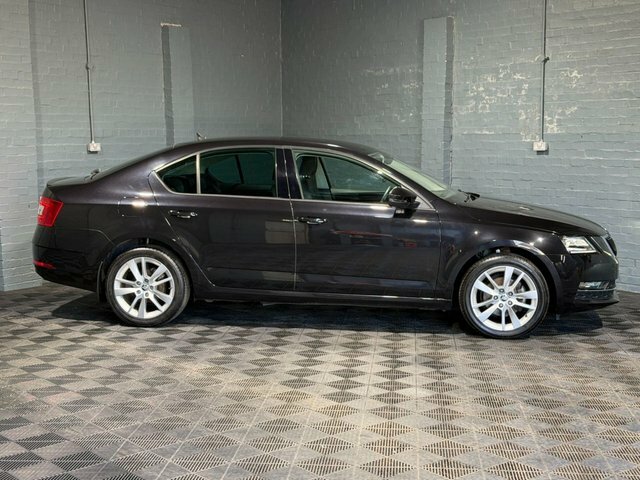 Skoda Octavia 2019 1.5 Tsi Gpf Act Se L Hatchback Dsg LK19BFX Black #3