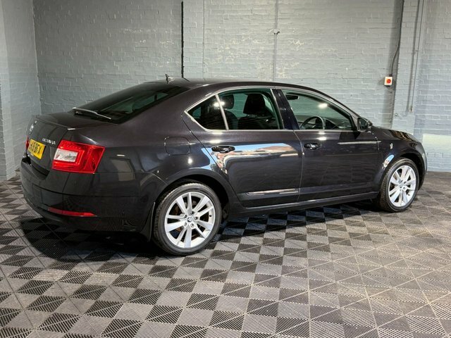 Skoda Octavia 2019 1.5 Tsi Gpf Act Se L Hatchback Dsg LK19BFX Black #5