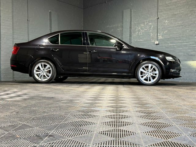 Skoda Octavia 2019 1.5 Tsi Gpf Act Se L Hatchback Dsg LK19BFX Black #4