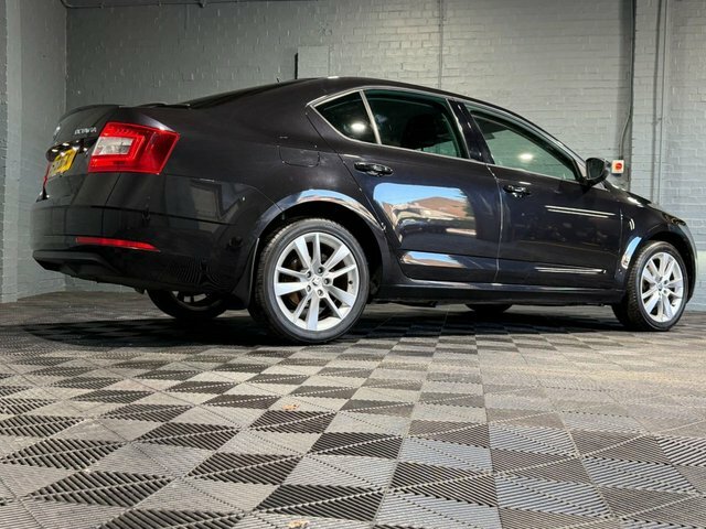 Skoda Octavia 2019 1.5 Tsi Gpf Act Se L Hatchback Dsg LK19BFX Black #6