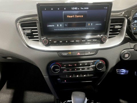 Kia Ceed Hatchback Red #19