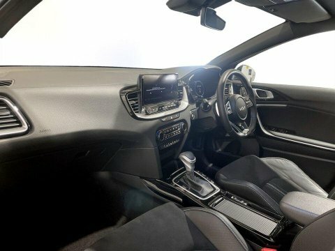 Kia Ceed Hatchback Red #15