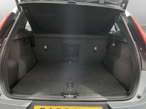 Volvo XC40 Plus Black #21