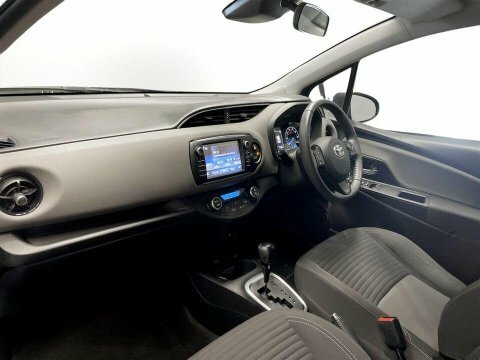 Toyota Yaris 1.5 Hybrid Dynamic Cvt  #15
