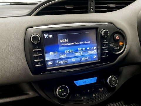 Toyota Yaris 1.5 Hybrid Dynamic Cvt  #16
